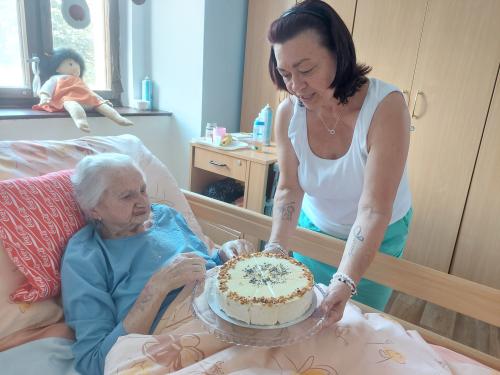 Paní Čubová - gratulace k ,,90." narozeninám
